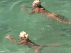 Beim FFK Schwimmen zeigen sich die niedlichen Touristinnen